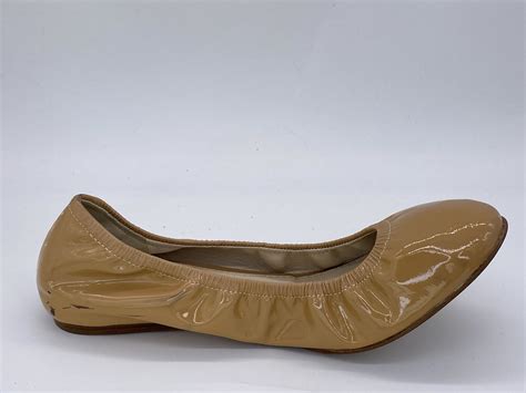 Vera Wang Lavender Lillian Nude Patent Leather Elasti Gem
