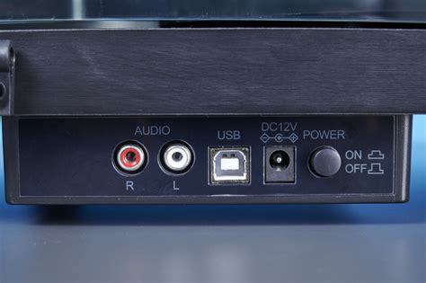 Lenco L-30BK im Test: Phono für Minimalisten - HIFI.DE