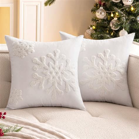 Christmas Pillow Covers: 10 Festive Decorations For The Holiday Season ...