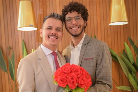 Go Casamento Coletivo Lgbtqia Na Sexta Re Ne Mais De Casais