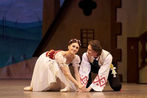 Marianela Nuñez as Swanilda and Vadim Muntagirov as Franz in Coppélia