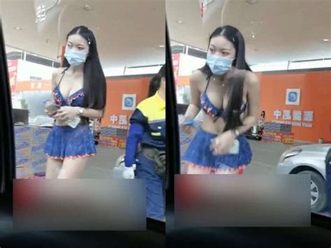 Tr M X Ng Thu Ng I M U M C Bikini Khoe Ng C Kh Ng T I X B T Nh M Ch N G Y Tranh C I Gay