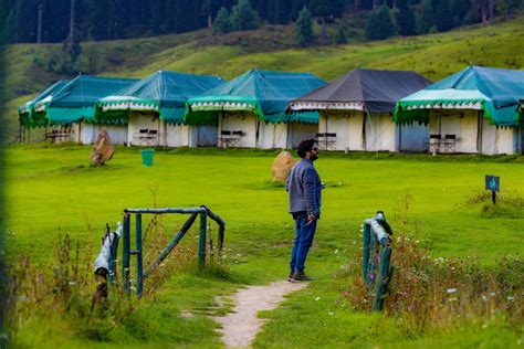 Man in the Gulmarg Meadows Resort in Gulmarg · Free Stock Photo