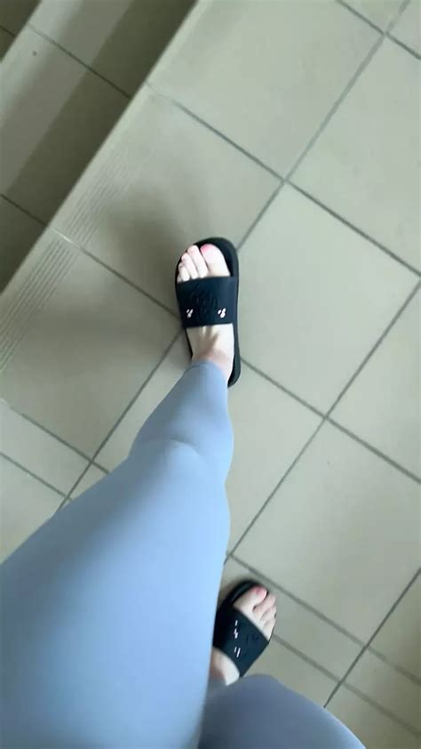 POV The Sound Of Flip Flops When Walking In Gray Leggings Amateur Amateur Porn XHamster
