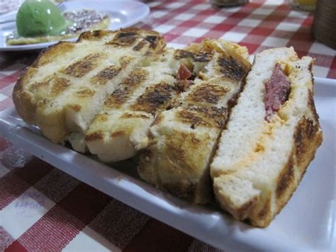 Enaknya Malam Ini Ngemil Roti Bakar Klasik Dan Kekinian Yang Gurih Manis