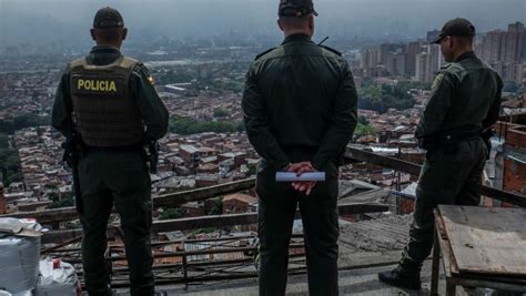 Ataque Con Explosivos En Colombia Deja Varios Policías Muertos Cnn