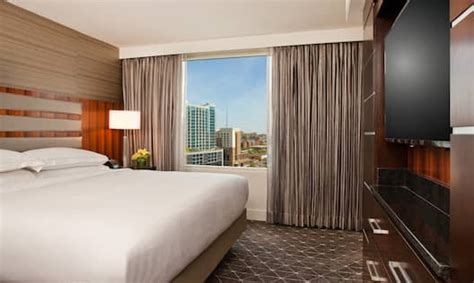 Hotel rooms and suites at Downtown Nashville Hilton