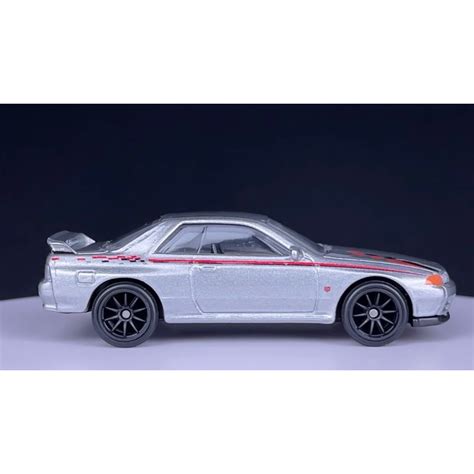 Hot Wheels Premium Nissan Skyline GT R BNR Nismo R Shopee Việt Nam
