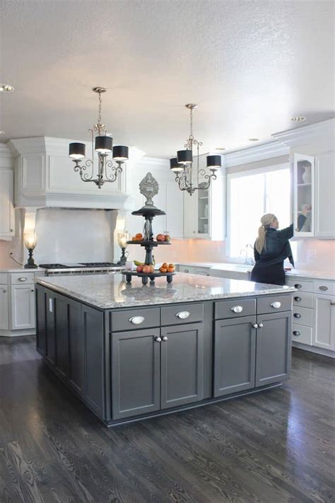 40 Romantic And Welcoming Grey Kitchens For Your Home