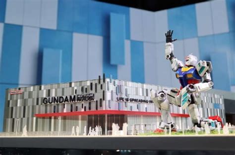 大阪万博に新たな「実物大ガンダム像」登場 横浜“動くガンダム”の装甲を再利用、片手を高く上げた姿に Itmedia News