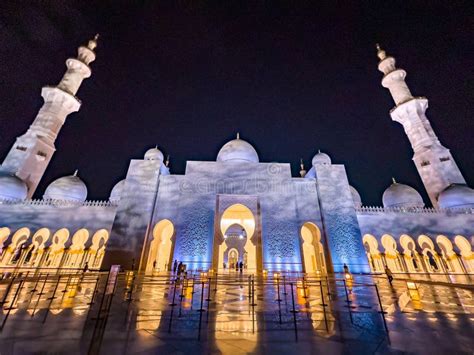 The Sheikh Zayed Grand Mosque at Night, in Abu Dhabi, United Arab ...