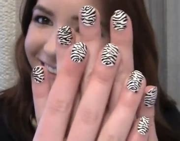 LINAmaria: Zebra print nails!