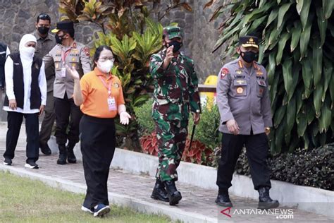 Panglima TNI Dan Kapolri Tinjau Pelaksanaan Vaksinasi Di Malang