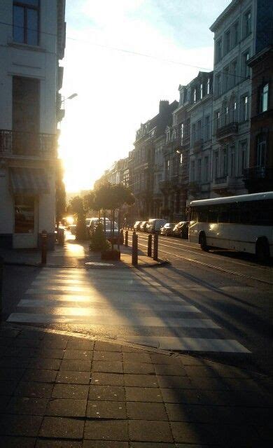 Rue Lesbroussart Baign E D Or Lumineux Par Une Douce Matin E De Septembre