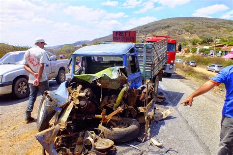 BLOG DO ELISBERTO COSTA BR 104 Acidente Entre Toyota E Carreta E