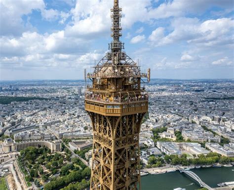 Vista aérea do topo da Torre Eiffel, Paris, França | Foto Premium