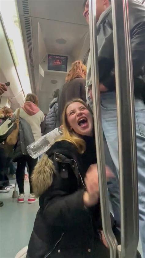 Flagrant Amateur Blonde Paying Blowjob Inside The Subway Cnn Amador