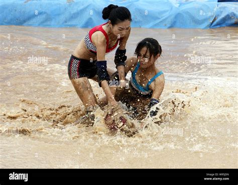 Chicas chinas en bikini fotografías e imágenes de alta resolución Alamy