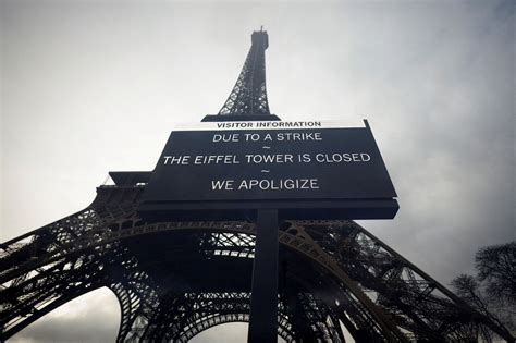 Galer A La Torre Eiffel Cerrada Al P Blico Tras Huelga De Sus