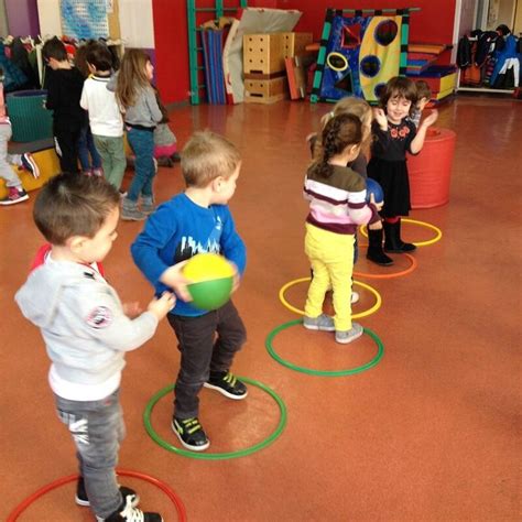 La Cha Ne Des Pompiers La Maternelle De Vivi Activit S De Motricit