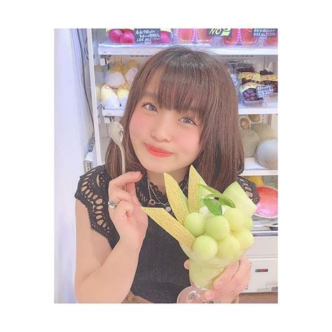 いいね！111件、コメント0件 ― Ruriruri02のinstagramアカウント 「撮ってもらった🤒💭ゆーlike神！！笑 後ろの果物棚がいいよね🥺🥭🍌 ️笑 メロンめっちゃ