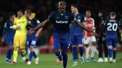 Arsenal 0 2 West Ham Gunners Title Tilt Suffers Hammer Blow Livescore