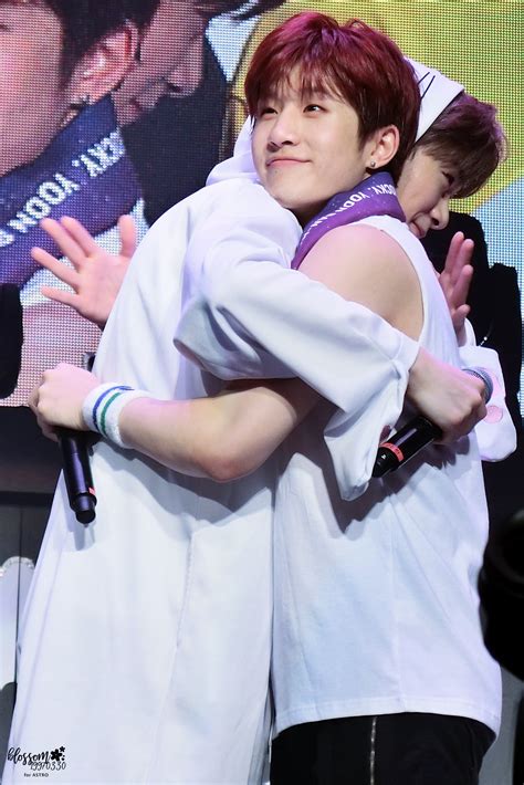 Moon Bin 문빈 and JinJin 진진