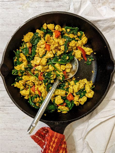 Simple Tofu Scramble With Spinach Hayl S Kitchen