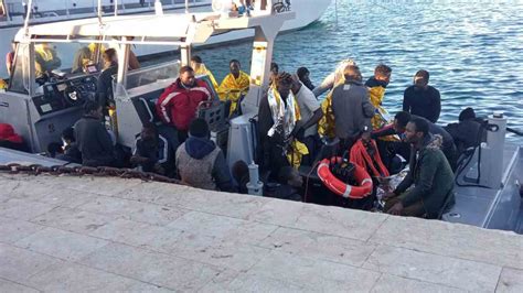 Lampedusa Migranti Salvati Su Un Barcone Alla Deriva Nanopress