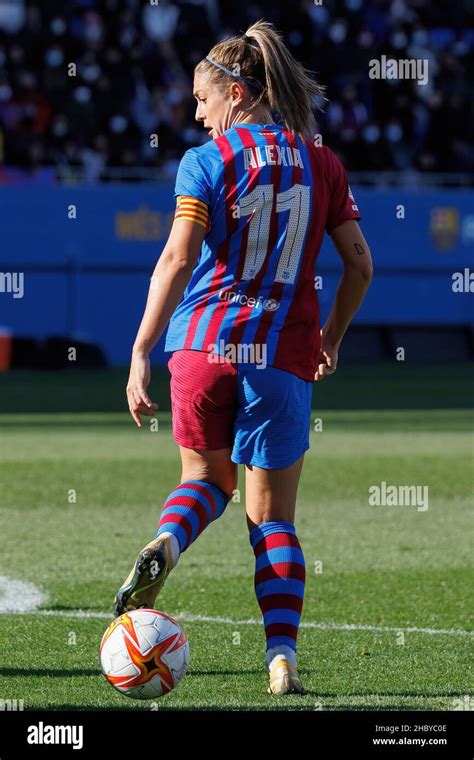 BARCELONA - DEC 4: Alexia Putellas in action during the Primera ...