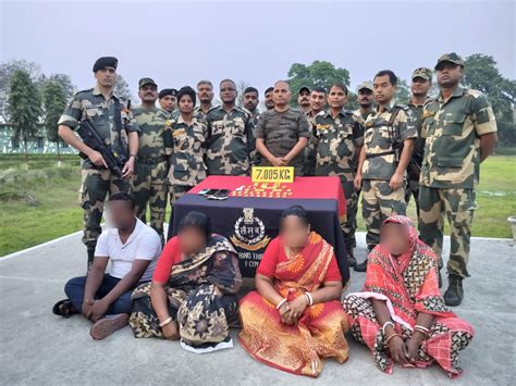 BSF BUSTS BIG GOLD SMUGGLING RACKET ARRESTS THREE WOMEN SMUGGLERS