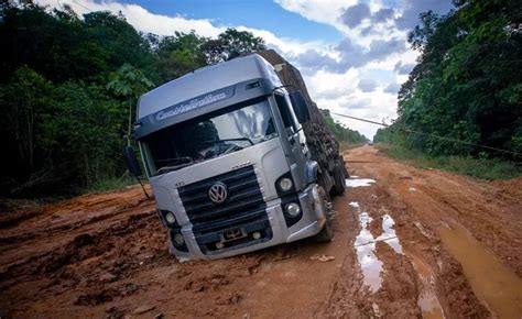 DNIT restringe circulação de veículos pesados na BR 319 AM