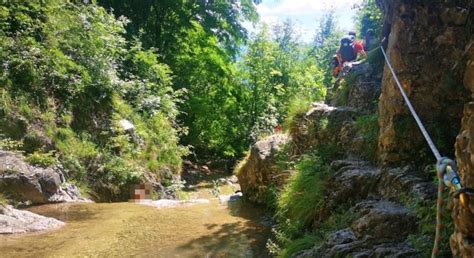 Valmadrera Sentiero Delle Vasche Scivoloso Enne Cade Nel Torrente E