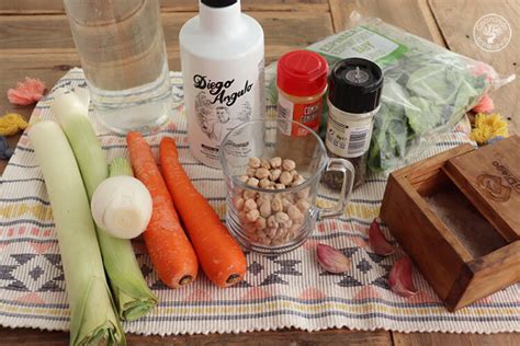 Crema De Garbanzos Con Espinacas Cocinando Entre Olivos