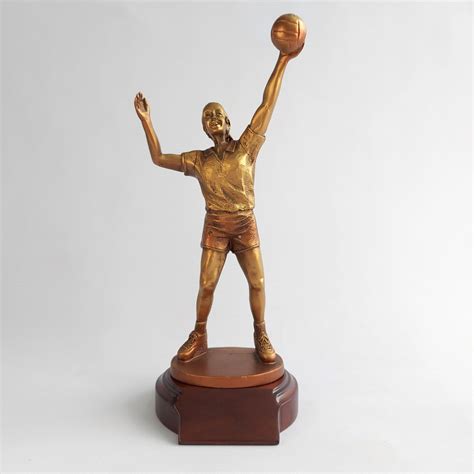 Figura Deportes Voleibol Femenina Lanzando Decorativa Chemar Decor