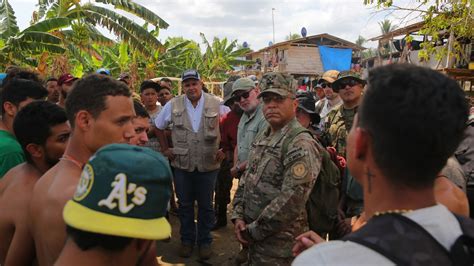 Ministro Pino Y Senador De Los Estados Unidos Realizan Recorrido En Los Puestos De Recepción