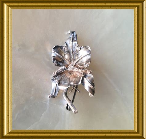 beautiful vintage silver brooch flower