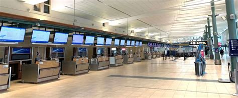 Flair Airlines Yeg Terminal Edmonton International Airport