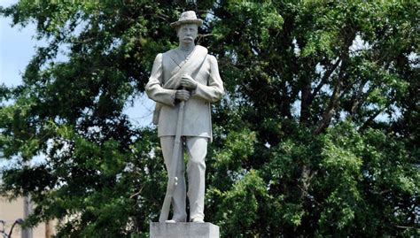 Judge Overturns Alabama Law That Protects Confederate Monuments