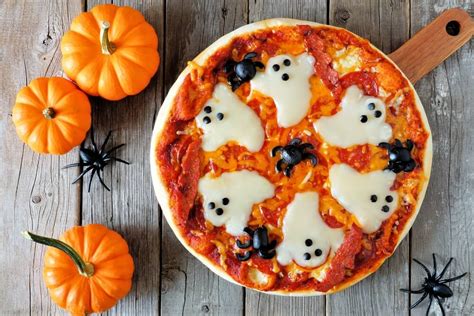 Halloween Pizza Recipe | Goose on the Loose