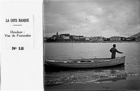 Hendaye Pêcheur en barque et vue sur Fontarabie Cliché issu d un