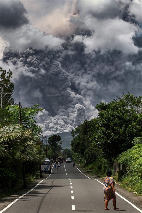 Vulcão Merapi um dos mais ativos do mundo volta a entrar em erupção