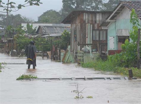 Ruas de Joinville estão alagadas por causa da chuva Foto 1 Galeria