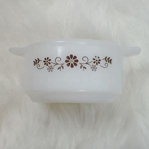 Pyrex Kitchen Vintage Pyrorey Dynaware Daisy Mine Casserole Poshmark