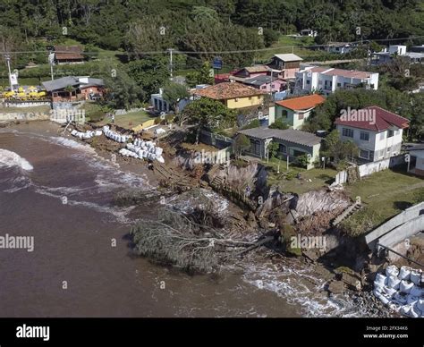 Florianópolis Sc 24 05 2021 Meio Ambiente Maré Alta Derruba