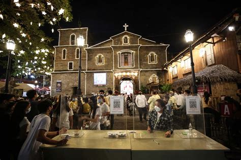 filipinos flock  churches  simbang gabi
