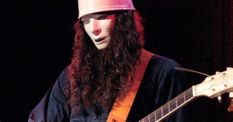 A opinião de Slash sobre Buckethead no Guns N’ Roses