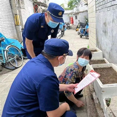 敲门入户送安全，石景山消防“唠嗑式”宣讲让空巢老人老有所安自救火灾宣传