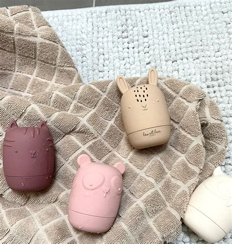 Set De 4 Jouets De Bain Rose Nude Leo Et Lea