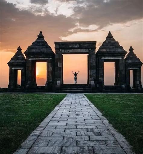 3 Destinasi Wisata Dekat Candi Ratu Boko Dari Tebing Breksi Hingga